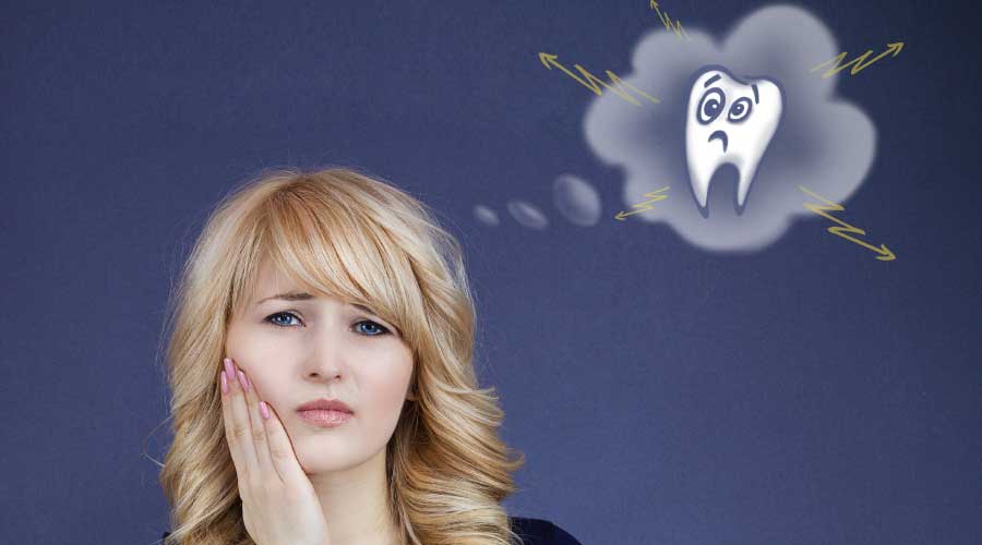 Persona con mal di denti causato dallo smog