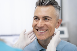 come funziona un impianto dentale